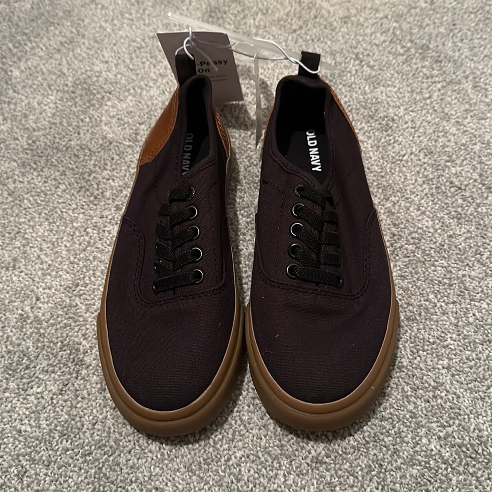 Old Navy easy peasy pull on Sneakers for Boys!